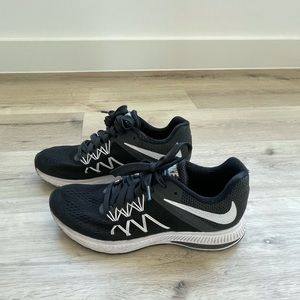 Nike Women’s Zoom Winflo 3 - size 7